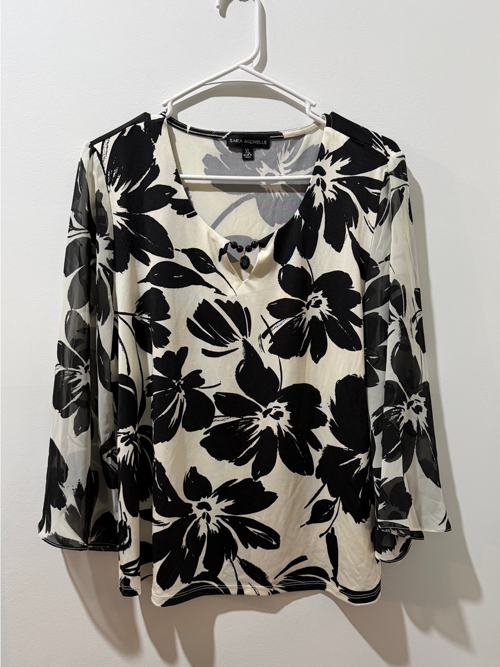 Sara Michelle Black and White Floral V-Neck Blouse